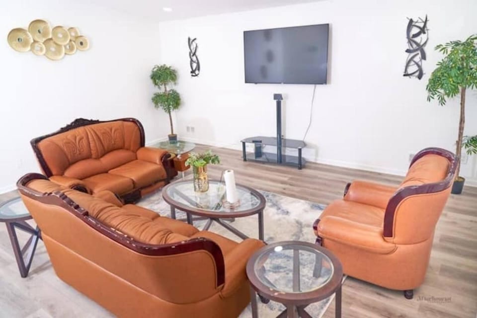 5BR Silver Spring Retreat Near DC with Kings House in Silver Spring