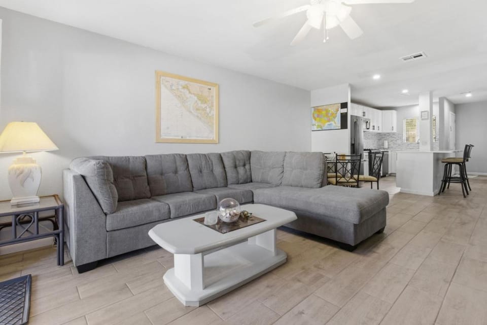 Beachwalk Condo 3C, Sleeps 5, 2BR Townhouse House in Panama City Beach
