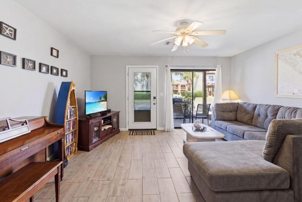 Beachwalk Condo 3C, Sleeps 5, 2BR Townhouse House in Panama City Beach