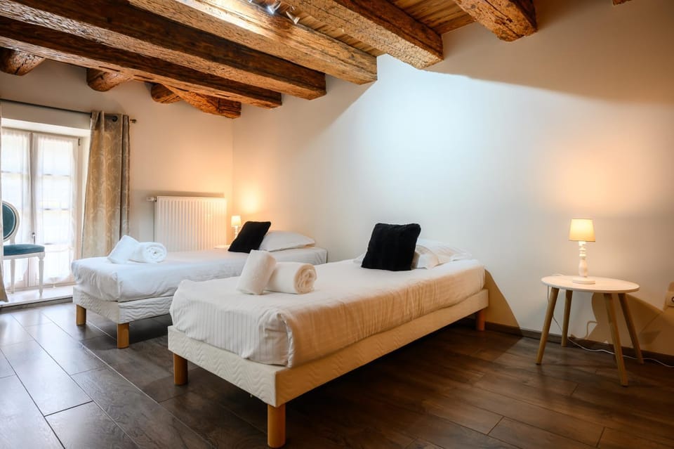 Property building, Living room, Bedroom