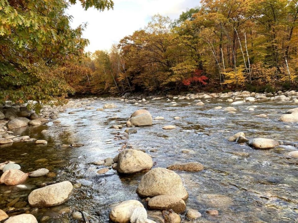 Cozy Studio, Walk to Loon Mountain, Indoor Pool & Hot Tub House in Woodstock