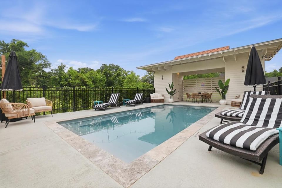 Coastline Haven 3BR - Central Location House in Pass Christian
