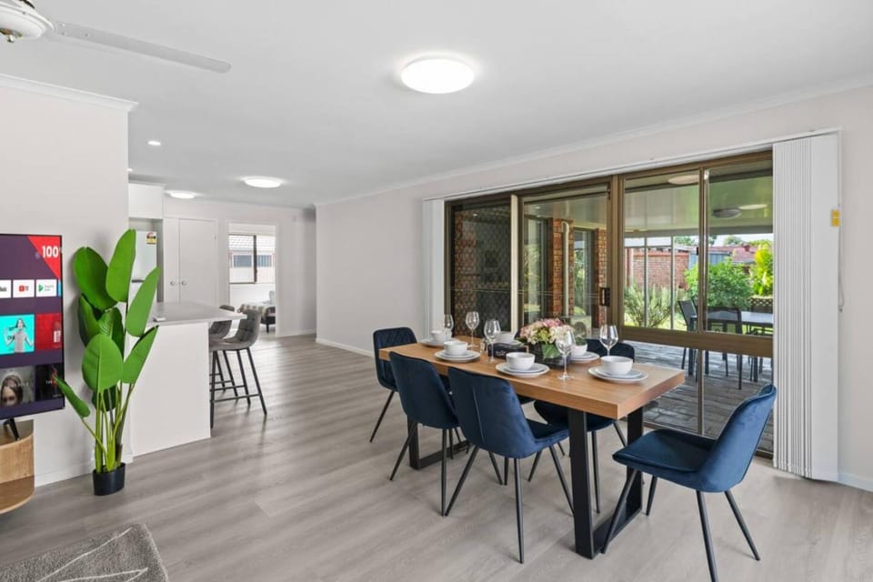 Full AC Home Renovated and Close to Sunnybank and shops House in Brisbane