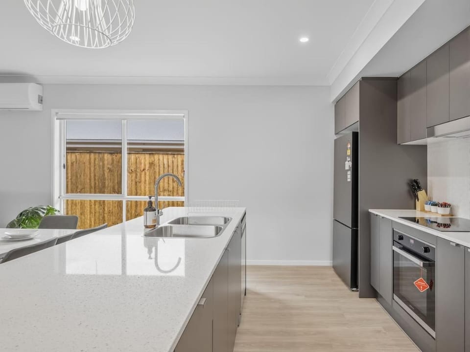 Brand New Family Home Space Comfort and Location House in Brisbane