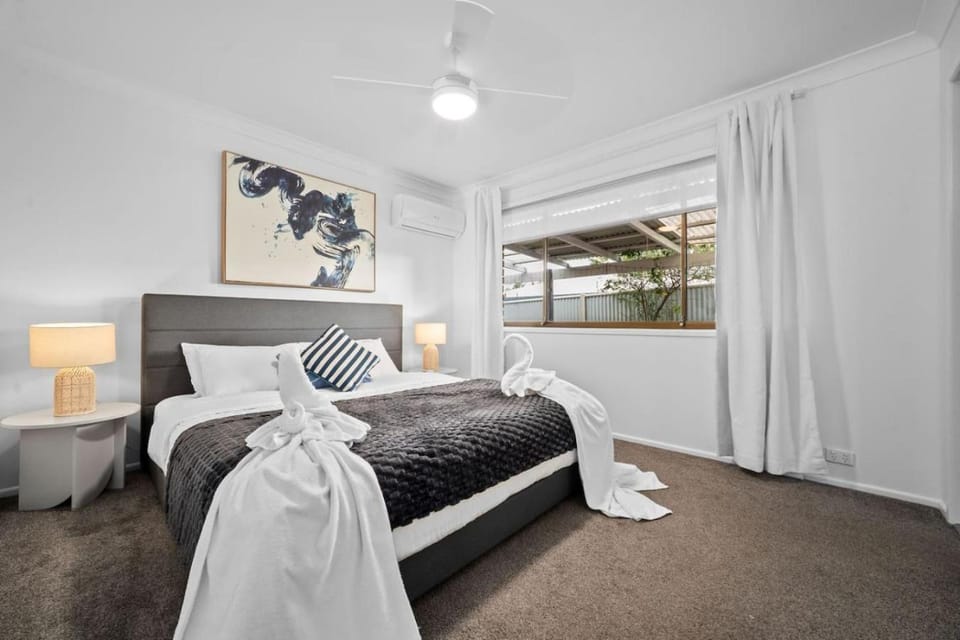 Prime Location Train Hospital and Shops Nearby House in Brisbane