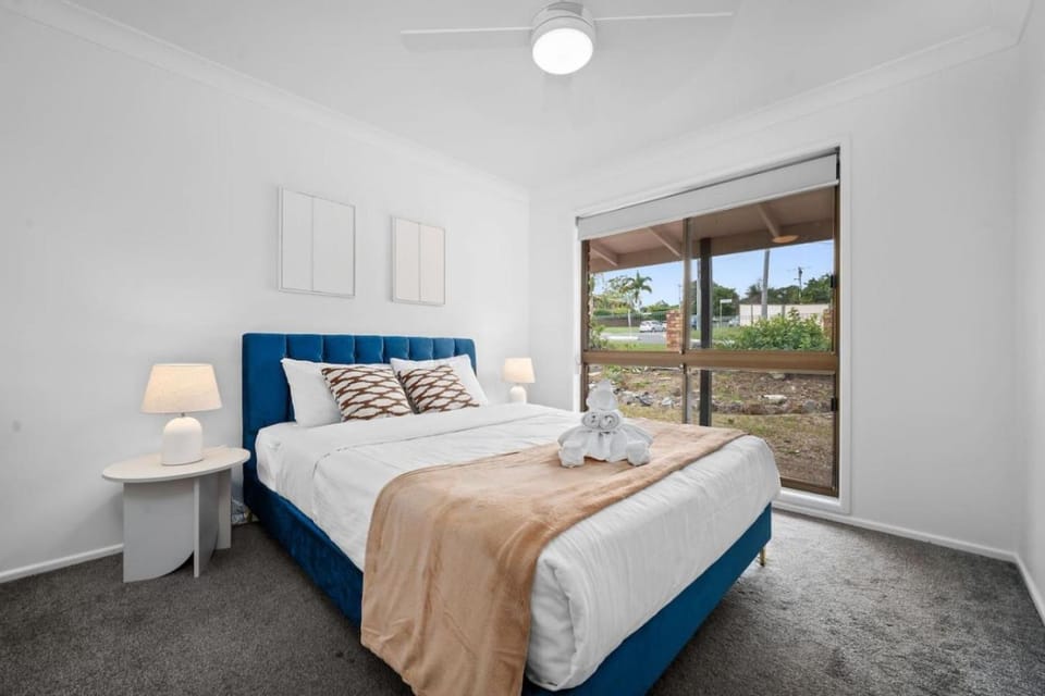 Prime Location Train Hospital and Shops Nearby House in Brisbane