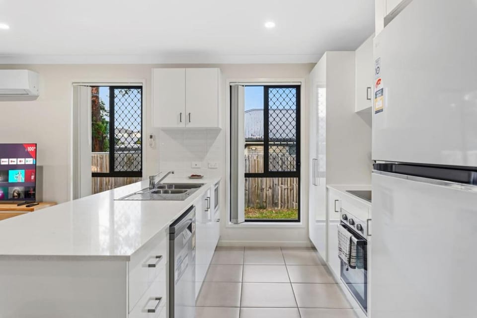 Spacious Family Retreat Near Hospital and Hyperdome House in Brisbane