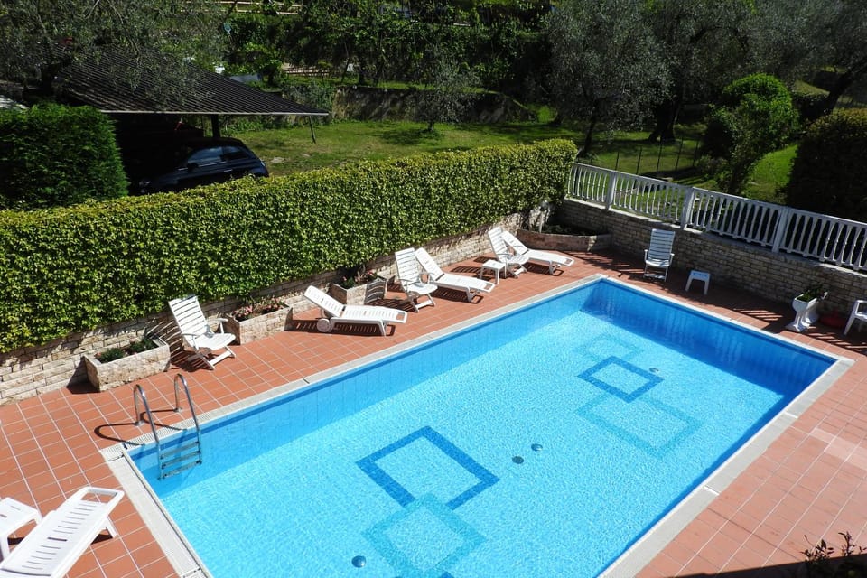 Swimming pool, Swimming pool