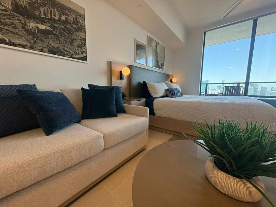 4010 Bright and Comfy Studio with Pool and Gym in Downtown Miami House in Miami