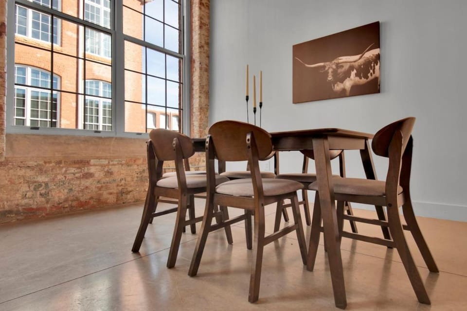 Seating area, Dining area