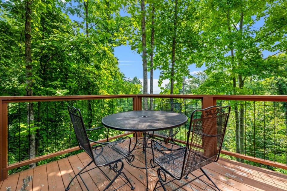 Ember Hollow - Hot Tub - Near Gatlinburg - Pets House in Gatlinburg