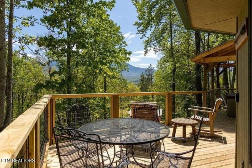 Patio, Mountain view