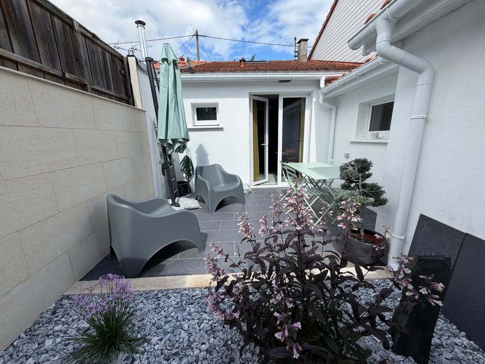Balcony/Terrace, Garden view