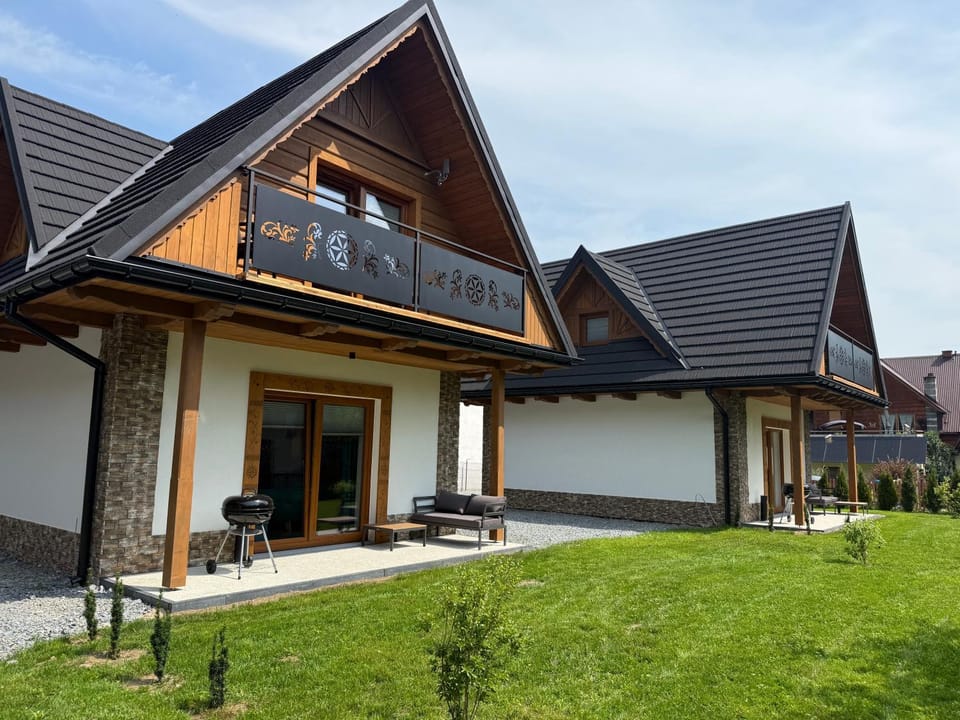 Property building, Day, Garden, Garden view