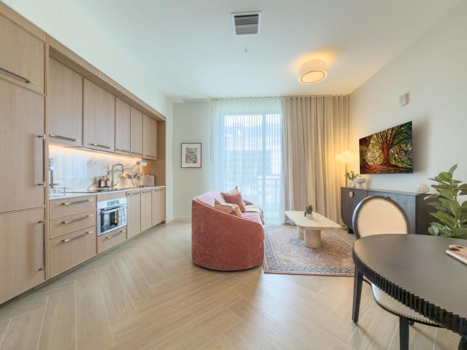 Art Deco Wynwood Stay with Balcony and Pool N835 House in Miami