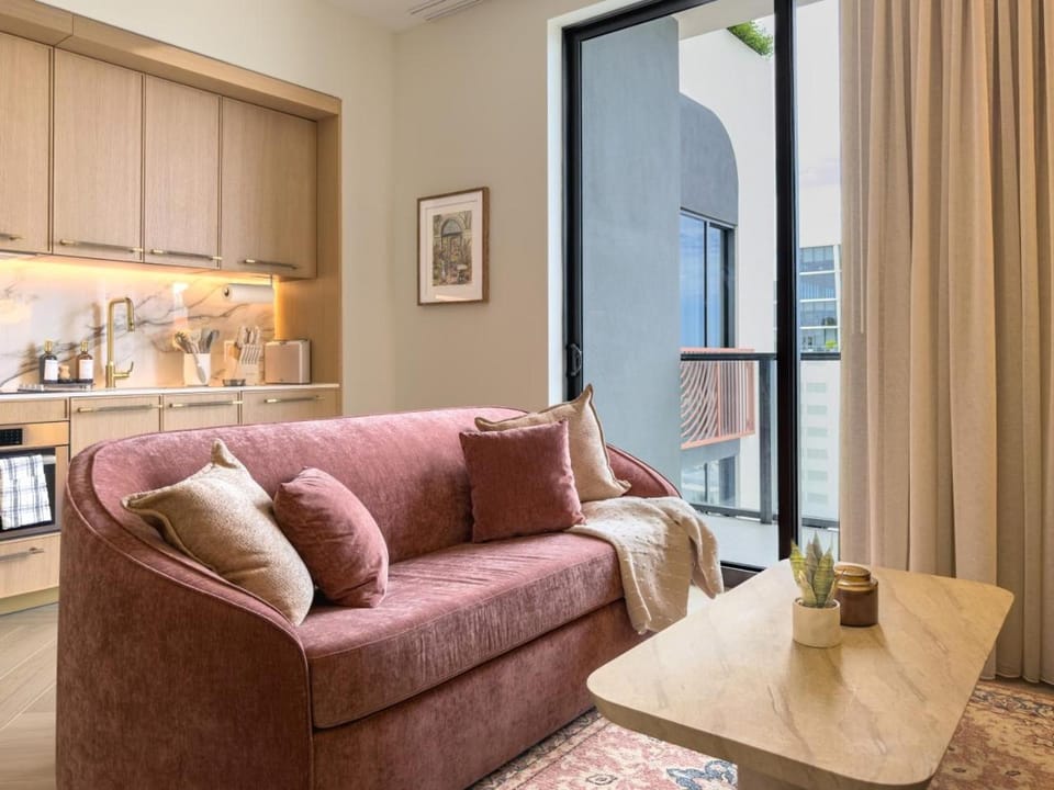 Art Deco Wynwood Stay with Balcony and Pool N835 House in Miami