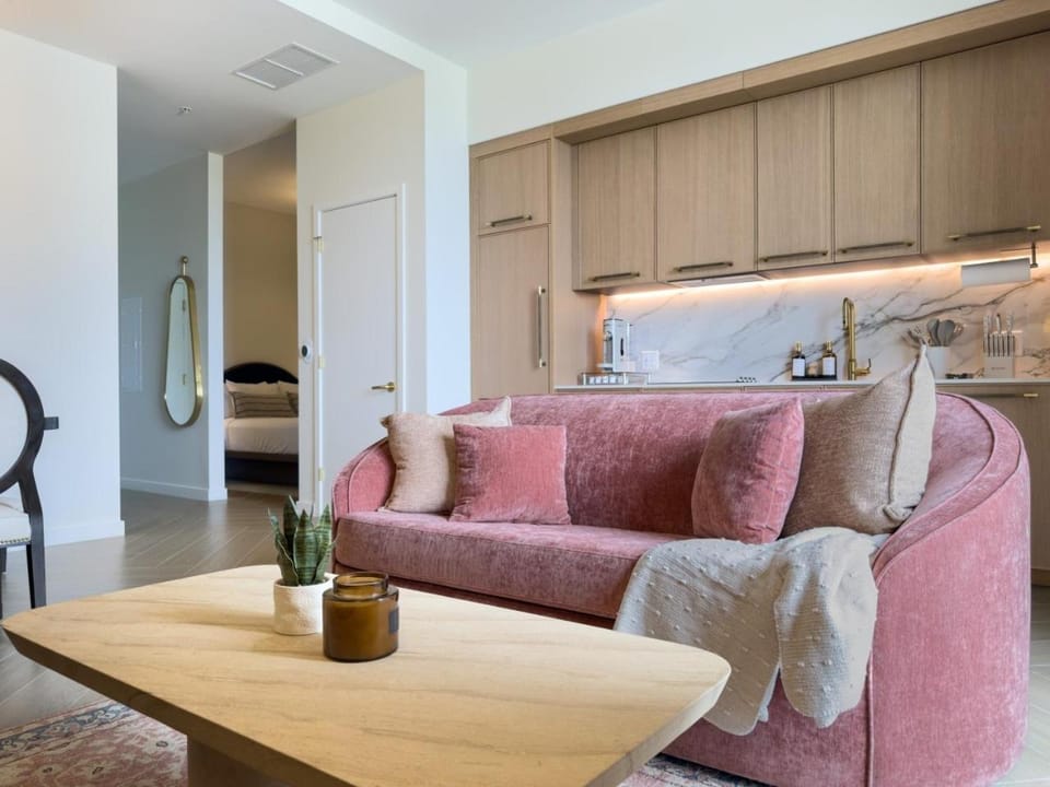 Art Deco Wynwood Stay with Balcony and Pool N835 House in Miami