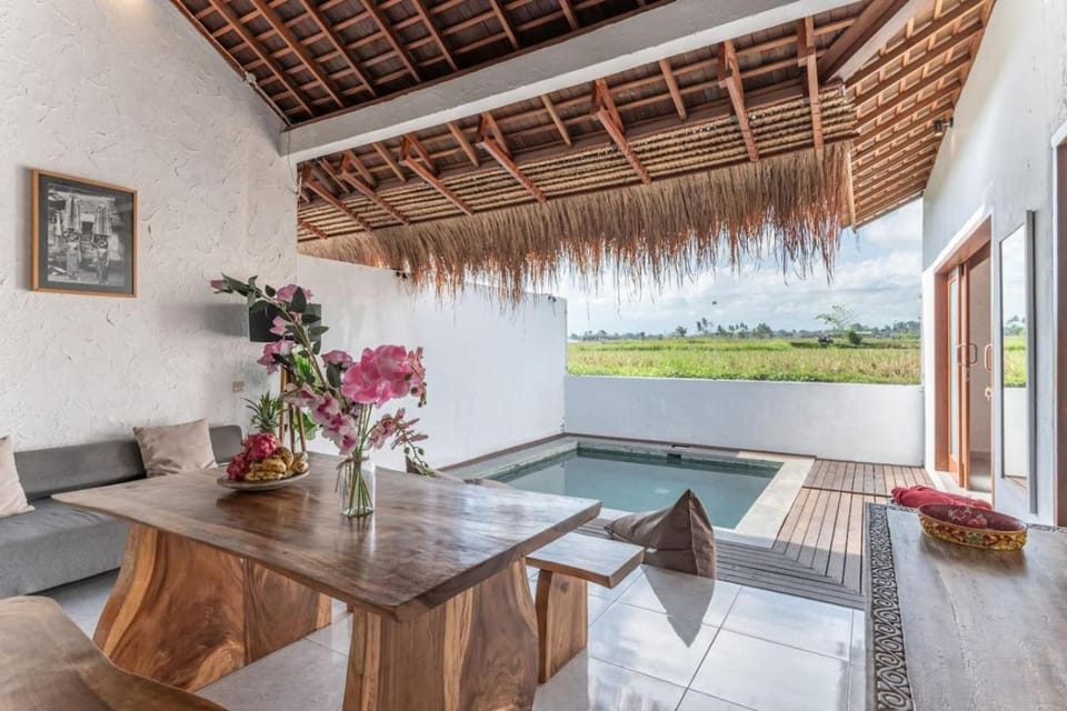 Seating area, Pool view