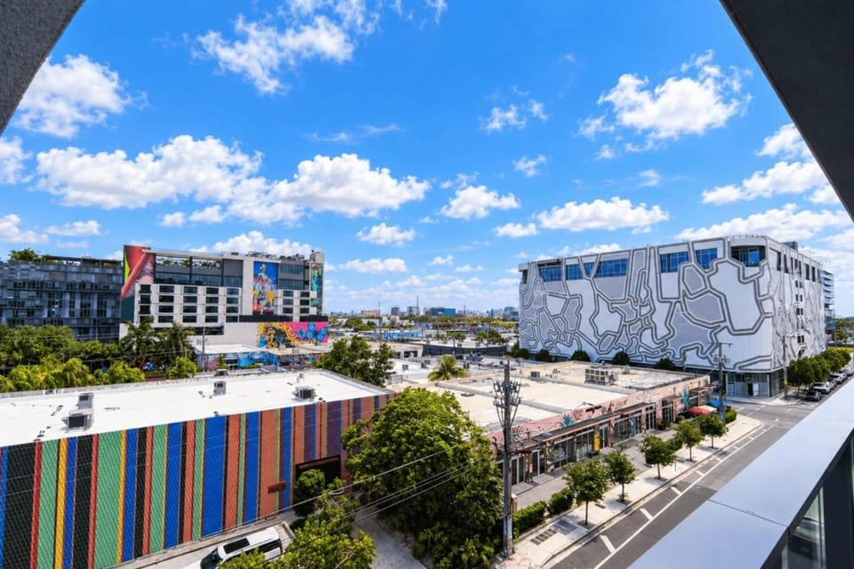 Stylish Wynwood Stay with Rooftop Pool and Balcony N406 House in Miami