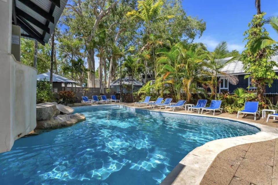 Swimming pool, Swimming pool