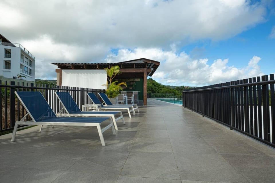 View (from property/room), Balcony/Terrace, Sea view, Swimming pool, internet, sunbed