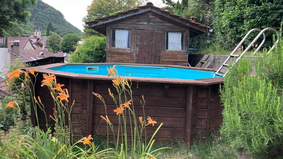 Swimming pool, Swimming pool
