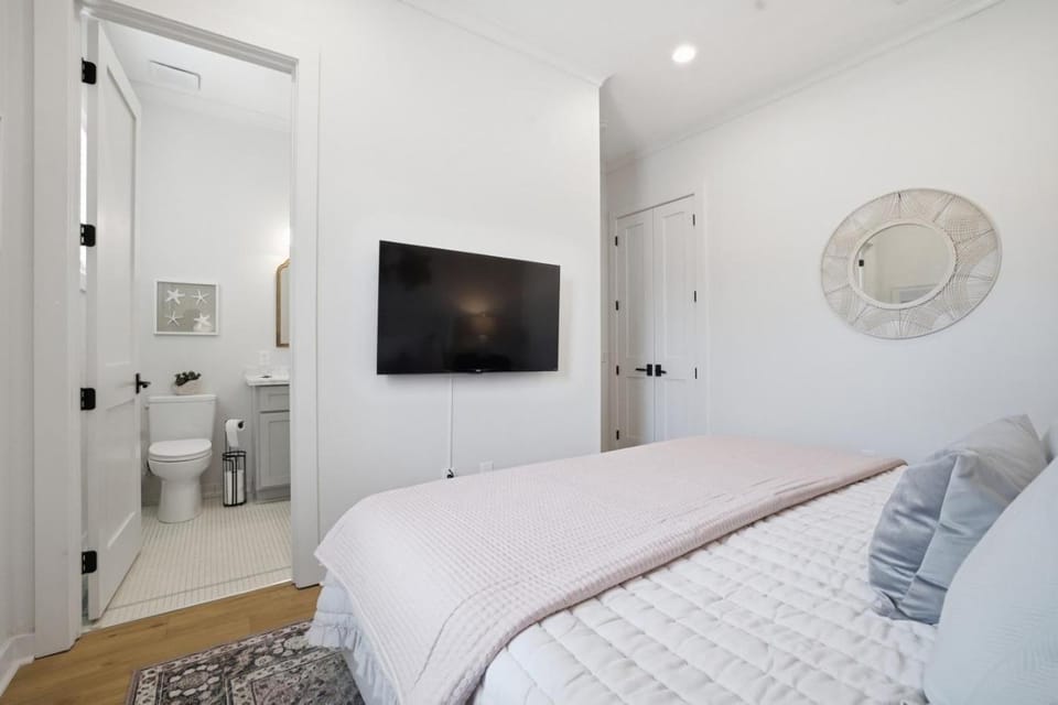Oceanside Breeze - 1BD - Pool House in Pass Christian