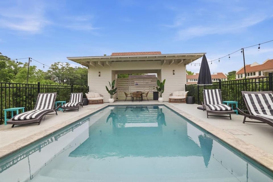 Oceanside Breeze - 1BD - Pool House in Pass Christian