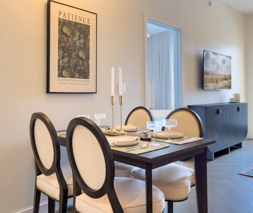 Top Floor 1BR Wynwood Stay with Rooftop Pool N811 House in Miami