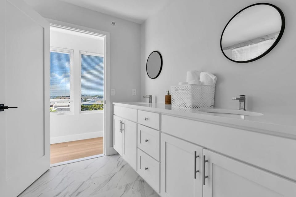 4BR Ocean View Luxury Penthouse Seaside Heights House in Seaside Heights