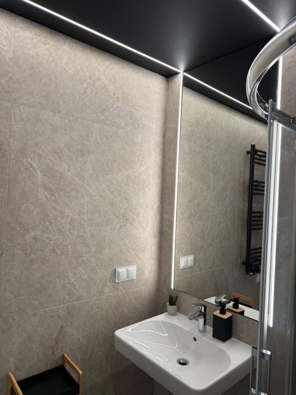 Shower, Toilet, Bathroom, Quiet street view, Inner courtyard view, microwave, oven, towels, air conditioner