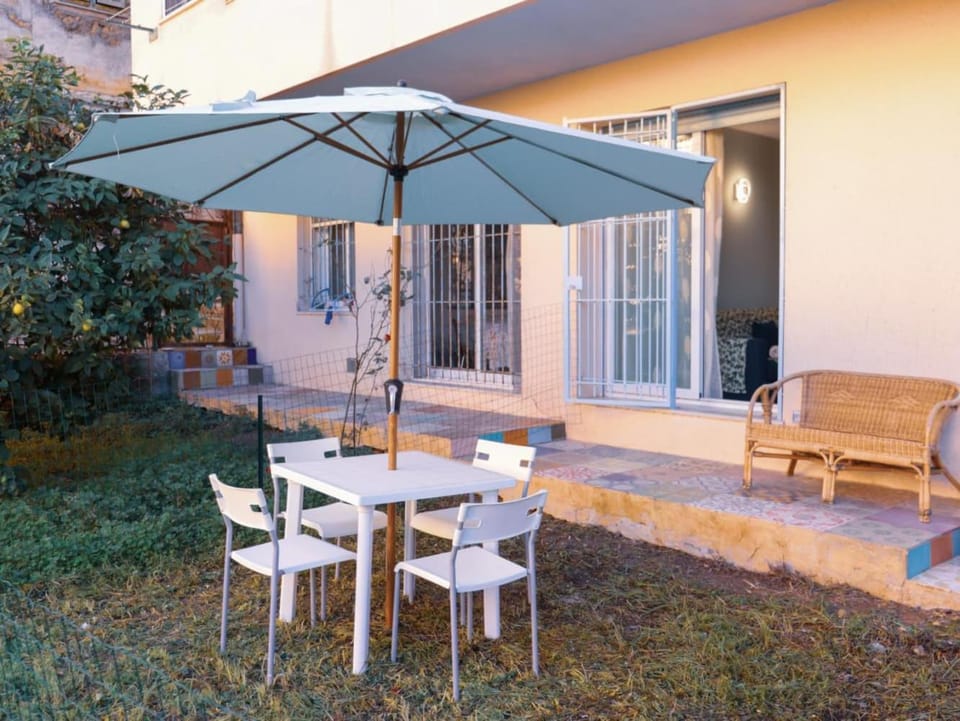 Property building, Spring, Day, Garden, View (from property/room), Balcony/Terrace, Balcony/Terrace, Dining area, Garden view, pet friendly