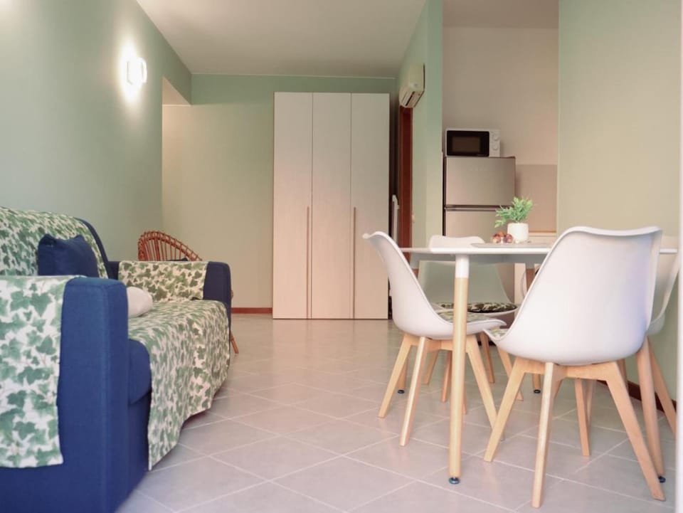 Photo of the whole room, Seating area, Dining area, microwave, wardrobe
