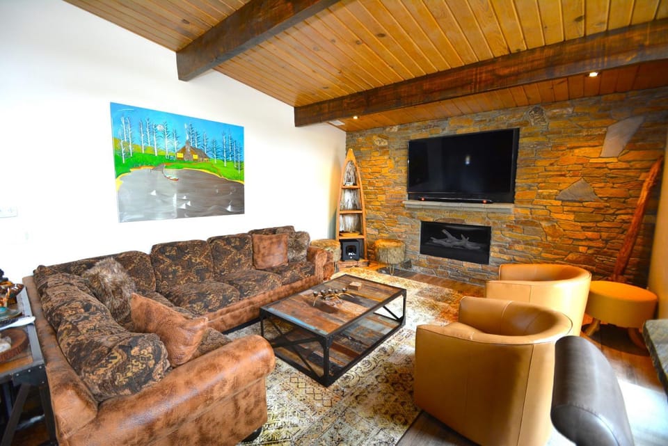 Deer Lodge #2- Lake Front House in Bass Lake
