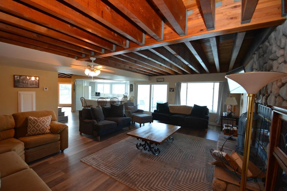 Eagles Nest Lake Front House in Bass Lake