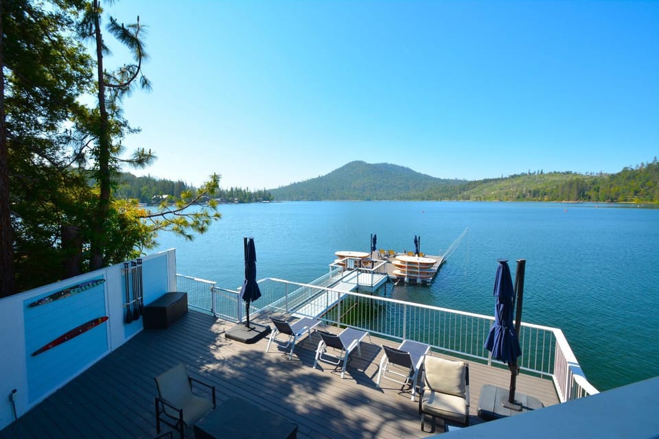 Eagles Nest Lake Front House in Bass Lake