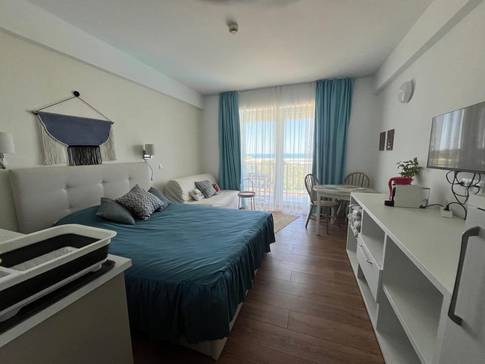 Studio Cris Sea View in Blaxy Residence Apartment hotel in Constanța County