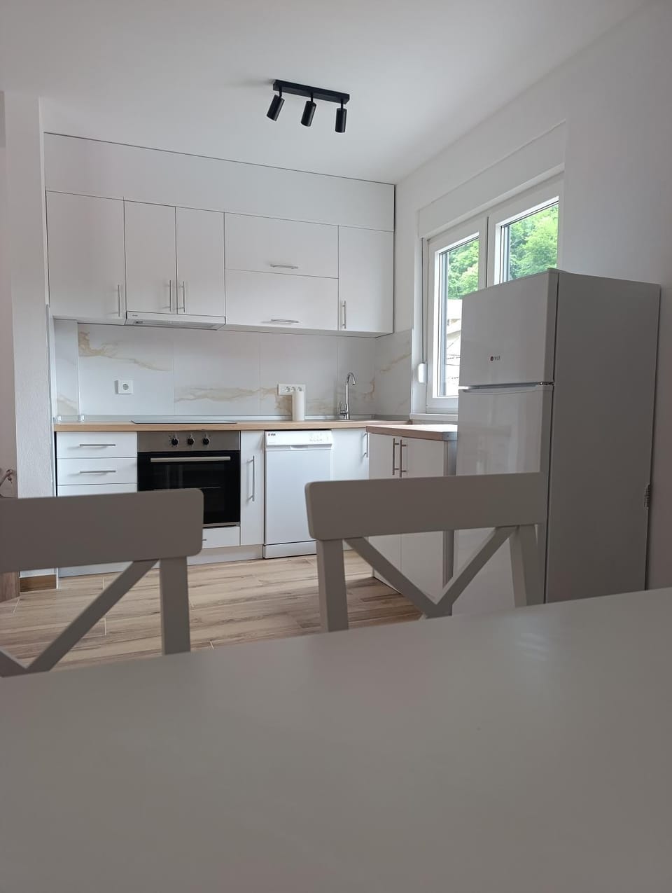 Kitchen or kitchenette, Dining area
