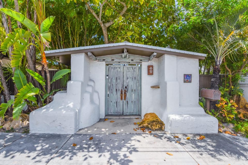 Casa Riviera Waterfront Hacienda with Pool and Boat Lift House in Key West