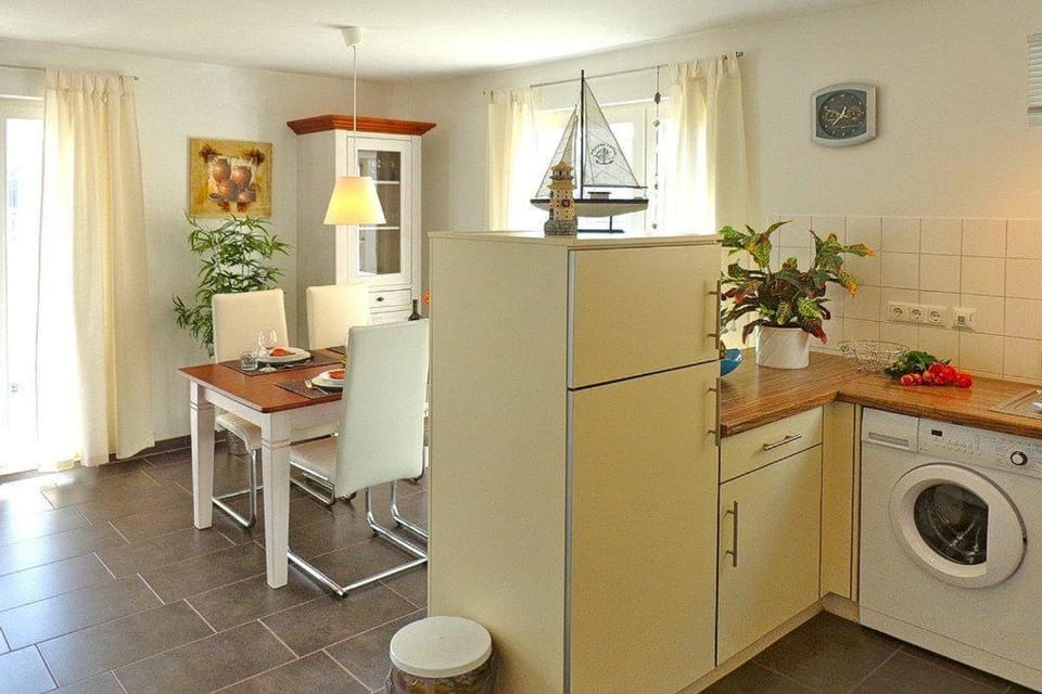 Fewo-5-1-S-Ferienwohnung-in-Graal-Mueritz Apartment in Müritz