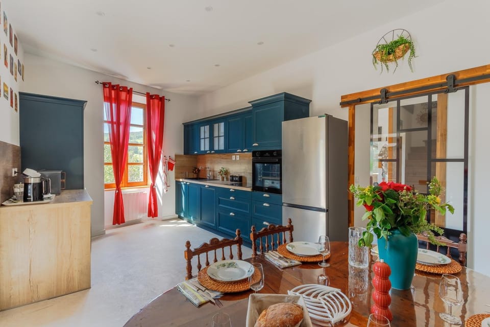 Kitchen or kitchenette, Living room