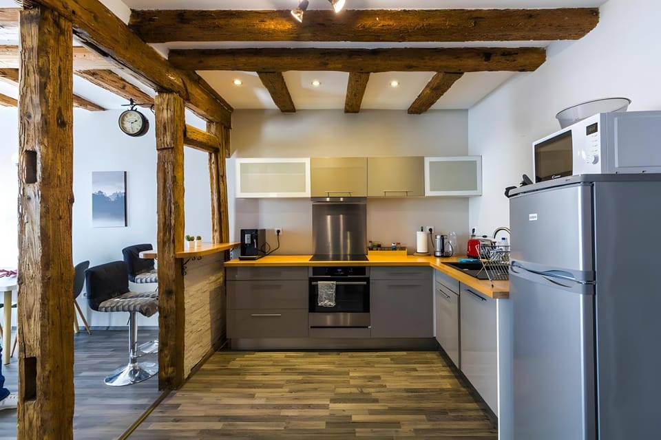 Kitchen or kitchenette, Living room