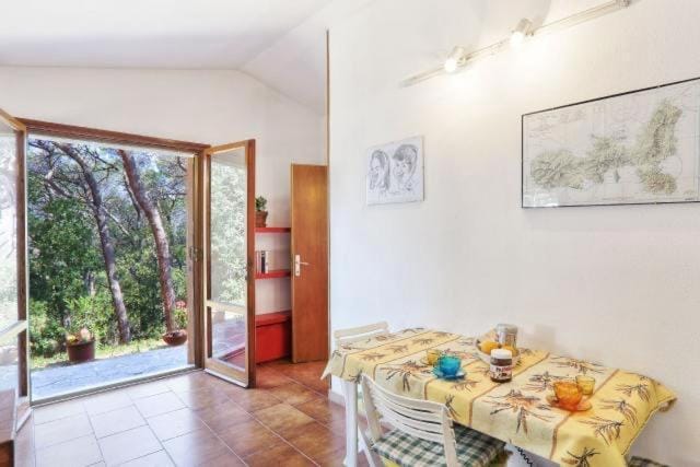 Living room, Dining area, Garden view