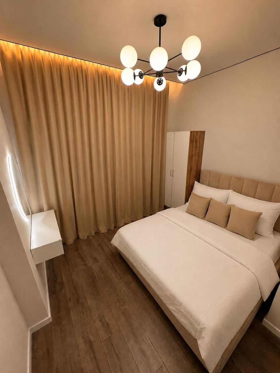 Bed, Photo of the whole room, Bedroom