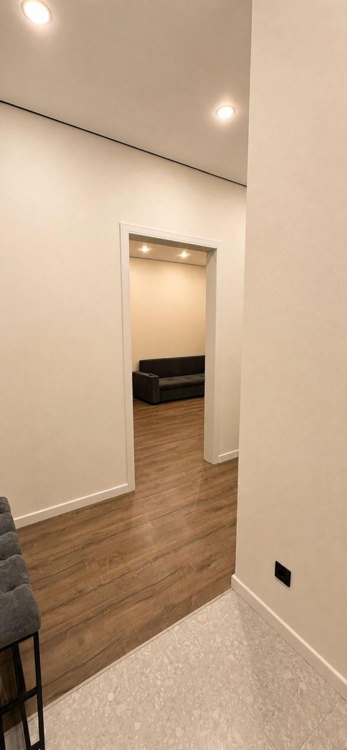Photo of the whole room, Seating area