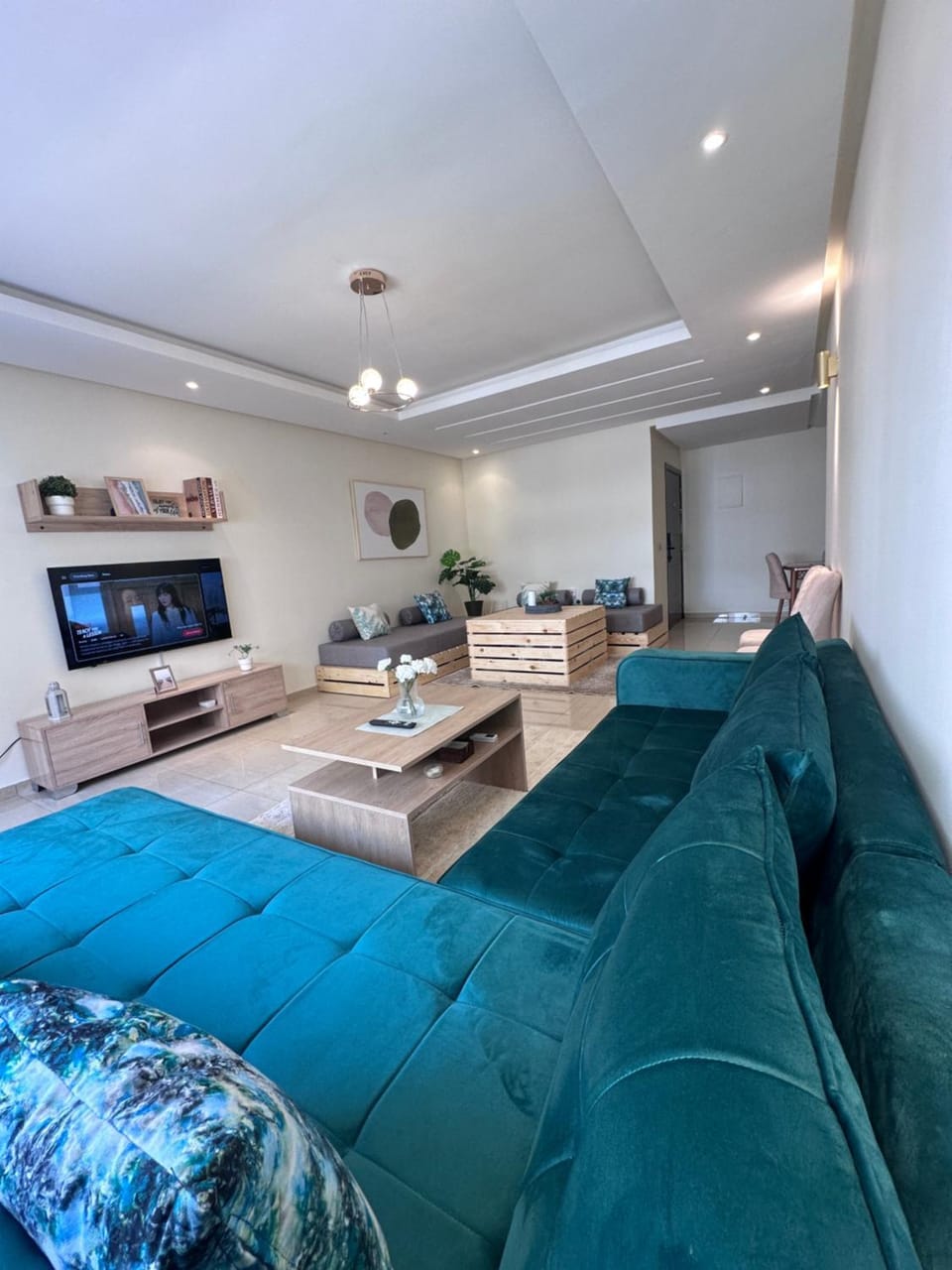 TV and multimedia, Living room, Seating area, Evening entertainment