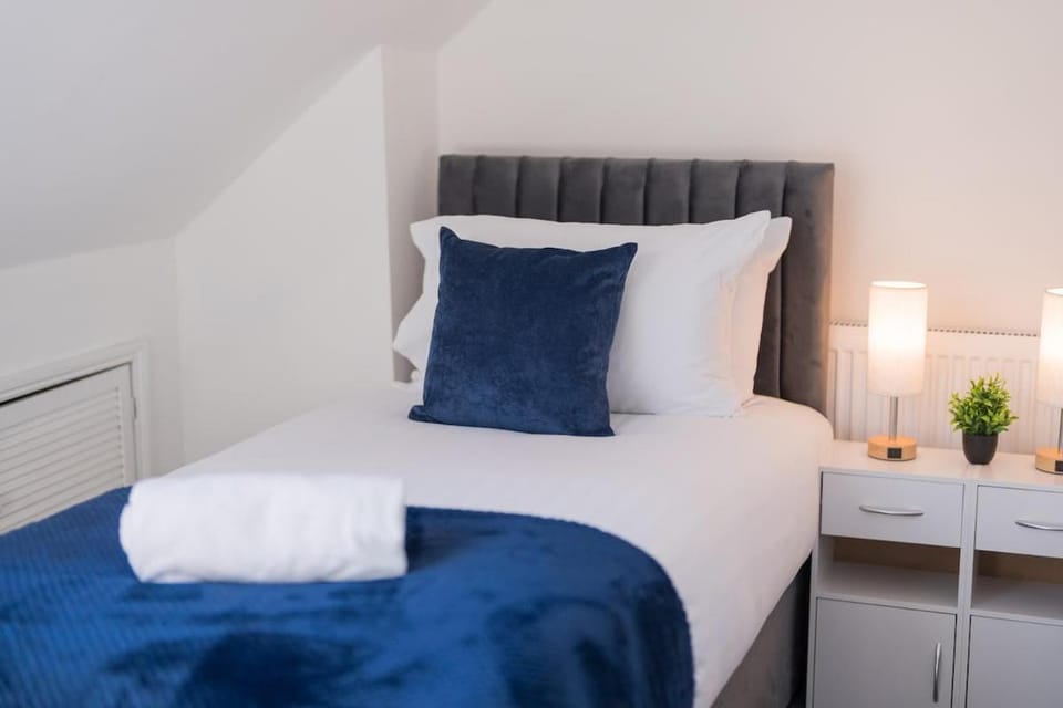 Comfortable 3-Bed Home - Free Parking - M6 Access House in The Royal Town of Sutton Coldfield