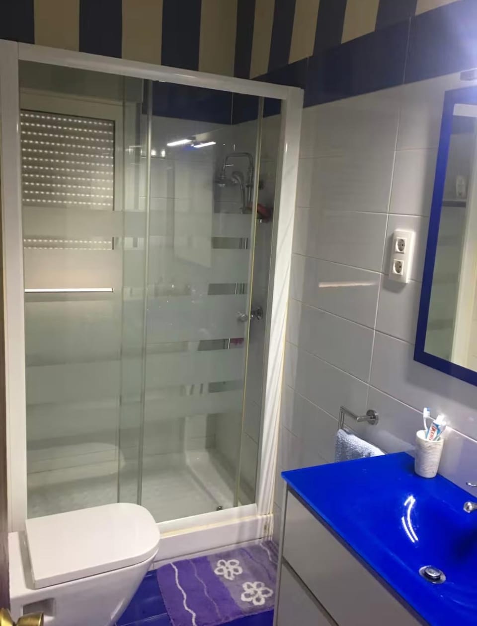 Habitación Puerta del Ángel Línea 6 de Metro Vacation rental in Madrid