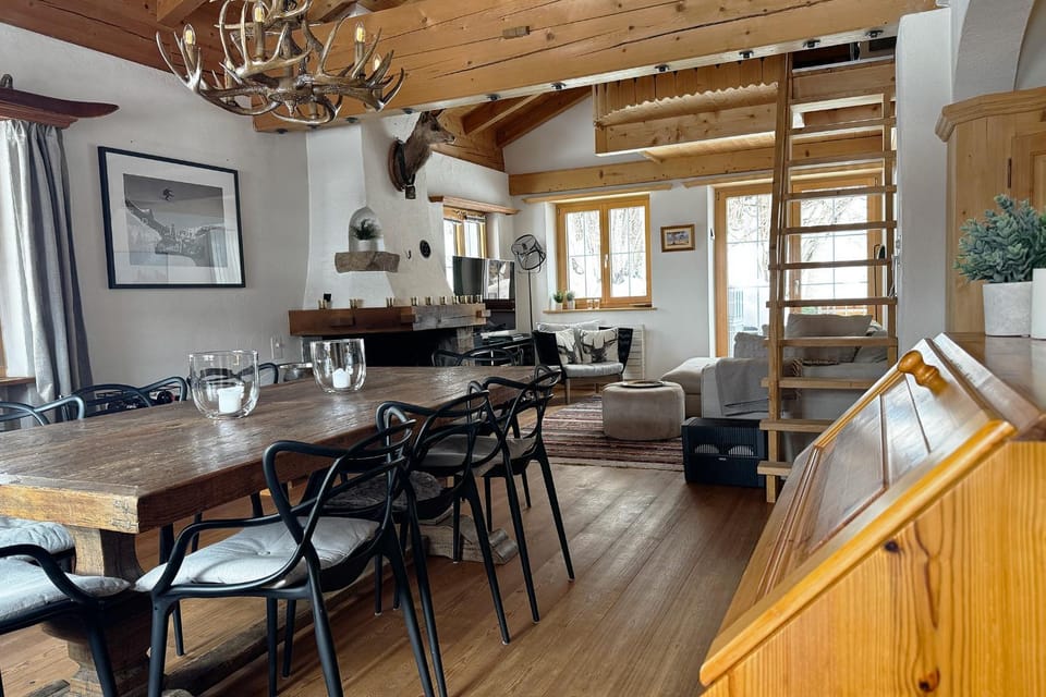 Seating area, Dining area
