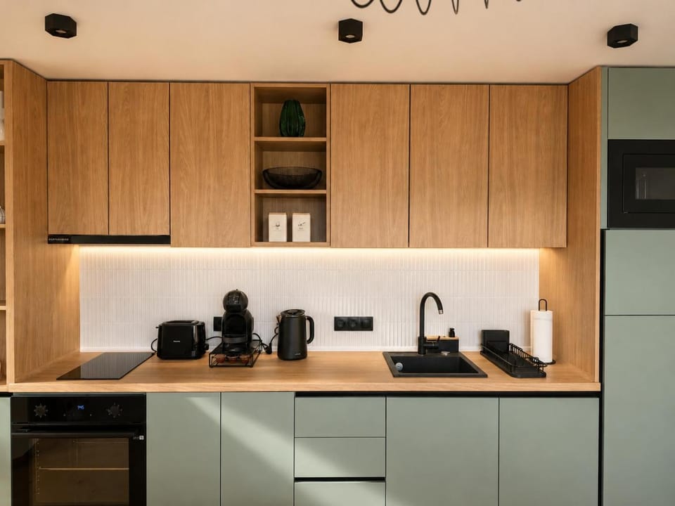 Coffee/tea facilities, Kitchen or kitchenette, stove, toaster